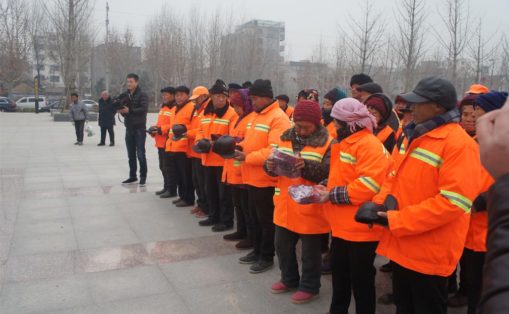 Donate hats to the sanitation workers